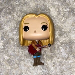!!! RARE/COLLECTIBLE Phoebe Buffay Friends Funko Pop #267 (COMES WITH STAND)